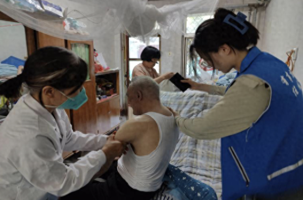 炒股技巧 秦庄社区开展“爱心义剪”进家门志愿服务活动